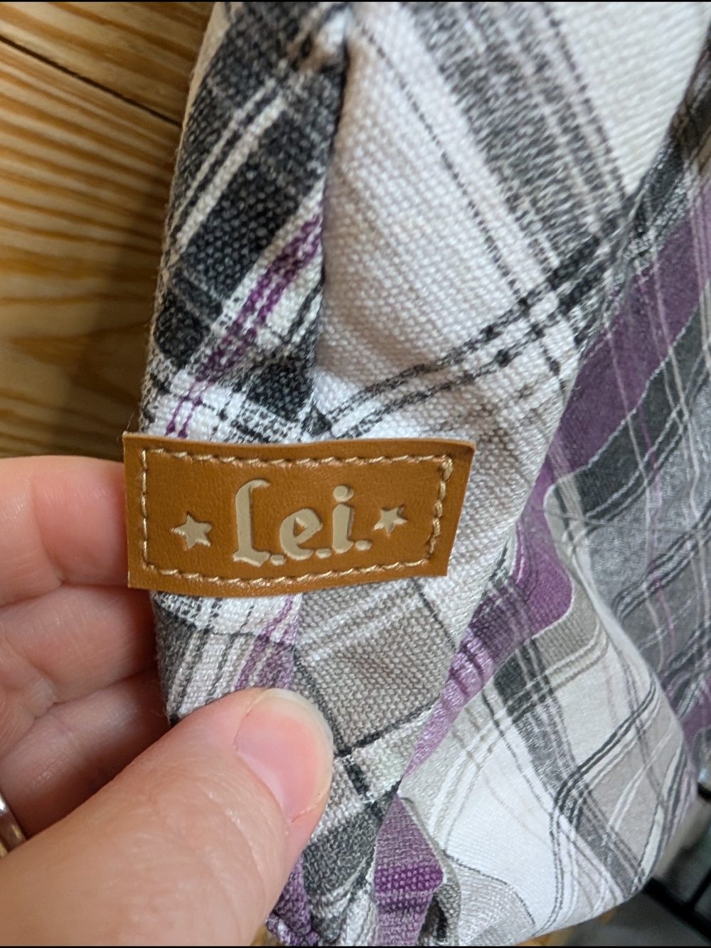lei Plaid Tote Bag in Purple and Gray - Picture 2 of 4